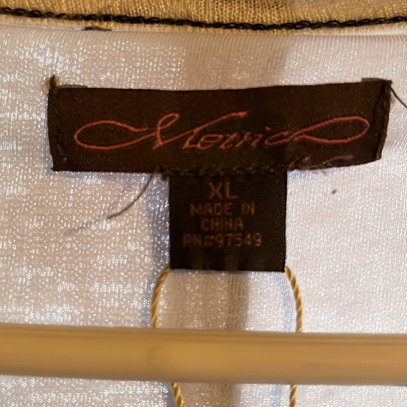 Women’s black and white tunic by Metric - Picture 2 of 3